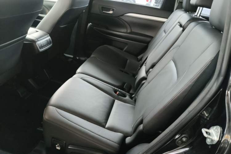 Used Toyota Highlander 2018 2.0T Four-Wheel Drive Luxury Edition 7 Seats China V Emission Standard Left Rear Seat