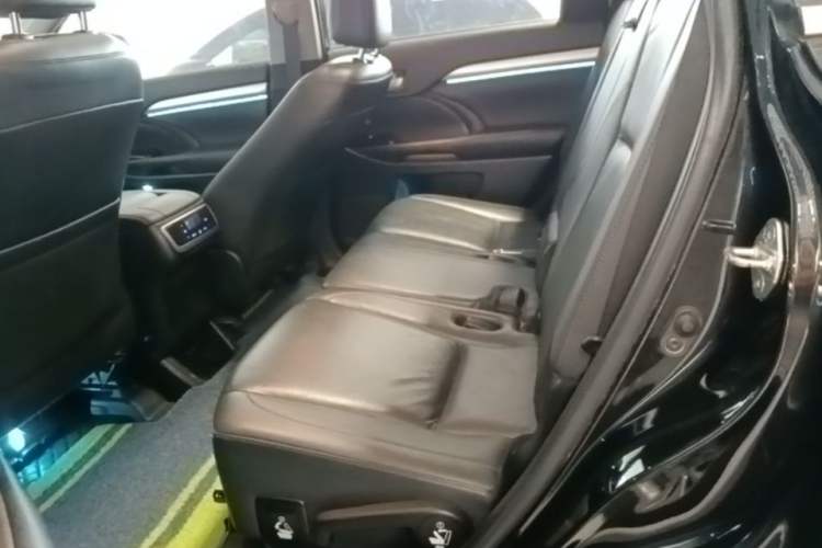 Used Toyota Highlander 2018 2.0T Four-Wheel Drive Luxury Version 7 Seats China VI Standard Left Rear Seat