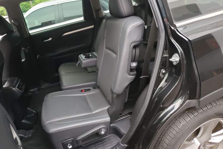 Used Toyota Highlander 2018 2.0T Four-Wheel Drive Supreme Edition 7-Seater China VI Left Rear Seat