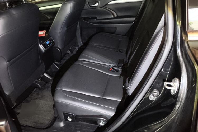 Used Toyota Highlander 2018 2.0T Four-Wheel Drive Luxury Version 7 Seats China VI Standard Left Rear Seat