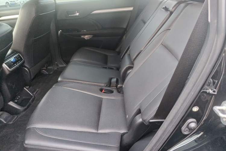 Used Toyota Highlander 2018 2.0T Four-Wheel Drive Prestige Version 7 Seats China V Emission Standard Left Rear Seat