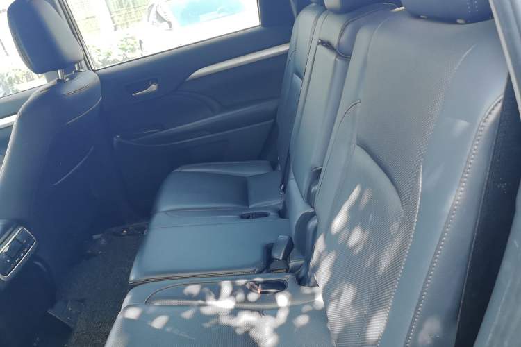 Used Toyota Highlander 2018 2.0T Four-Wheel Drive Prestige Version 7 Seats China VI Standard Left Rear Seat