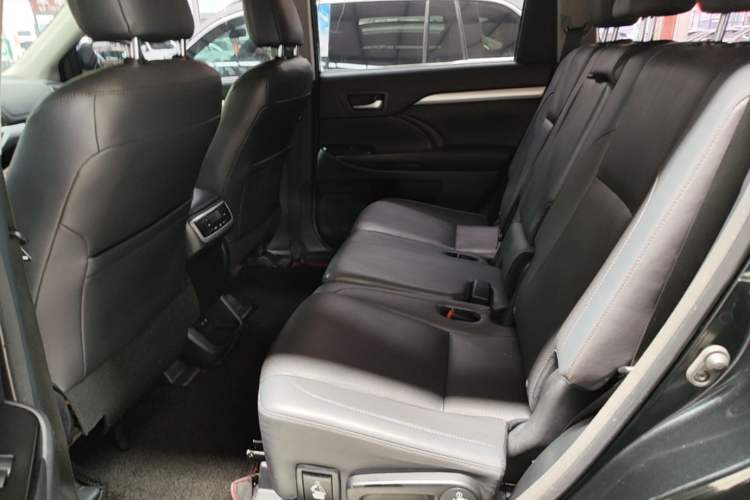 Used Toyota Highlander 2018 2.0T Four-Wheel Drive Luxury Edition 7 Seats China V Emission Standard Left Rear Seat