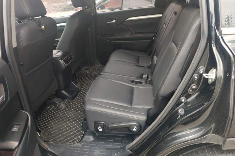 Used Toyota Highlander 2018 2.0T Four-Wheel Drive Prestige Version 7 Seats China V Emission Standard Left Rear Seat