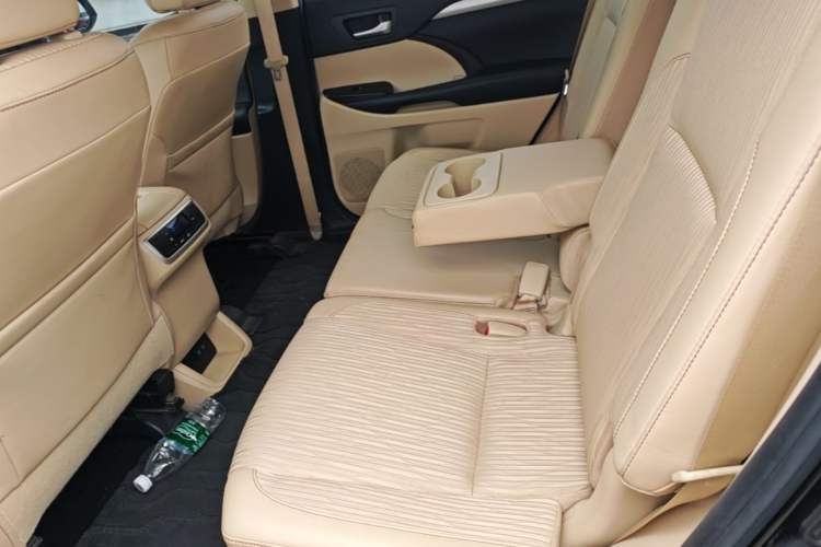 Used Toyota Highlander 2018 2.0T Two-Wheel Drive Elite Version 5 Seats China VI Standard Left Rear Seat