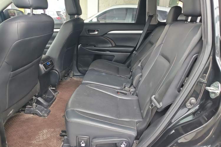 Used Toyota Highlander 2018 2.0T Four-Wheel Drive Luxury Version 7 Seats China VI Standard Left Rear Seat