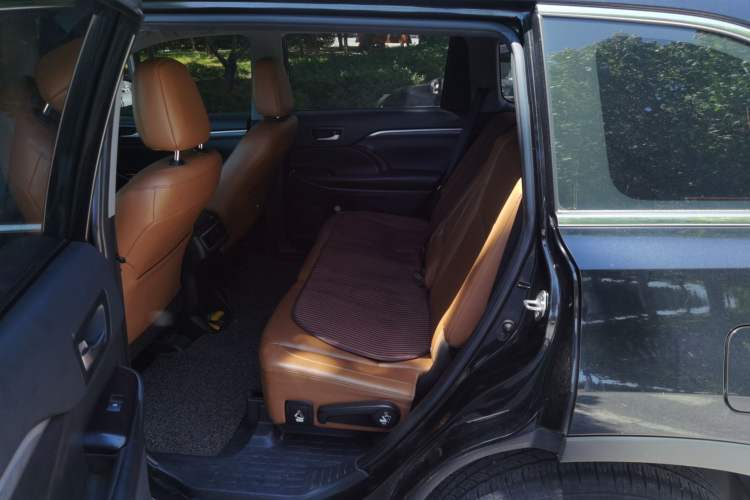 Used Toyota Highlander 2018 2.0T Four-Wheel Drive Knight Edition 7 Seats China VI Standard Left Rear Seat