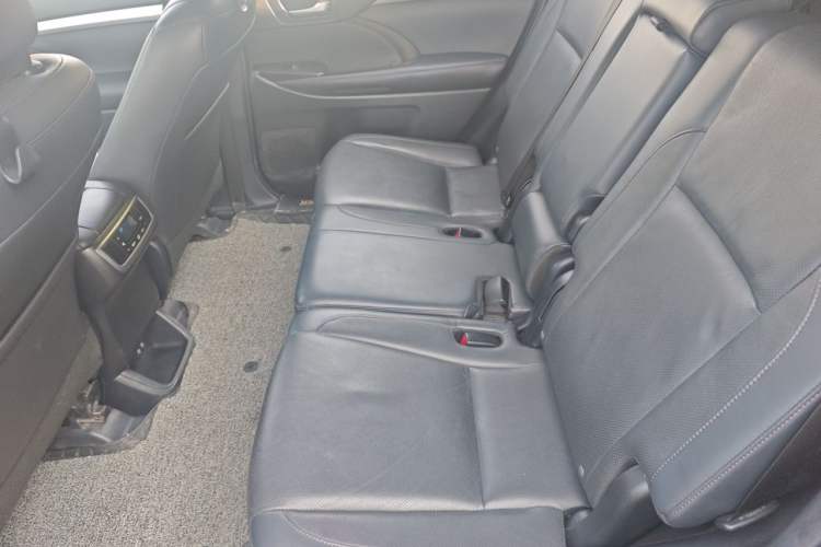 Used Toyota Highlander 2018 2.0T Two-Wheel Drive Luxury Edition 7 Seats China VI Standard Left Rear Seat