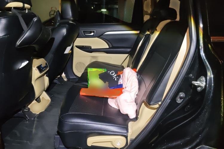 Used Toyota Highlander 2018 2.0T Two-Wheel Drive Elite Edition 7 Seats China VI Standard Left Rear Seat