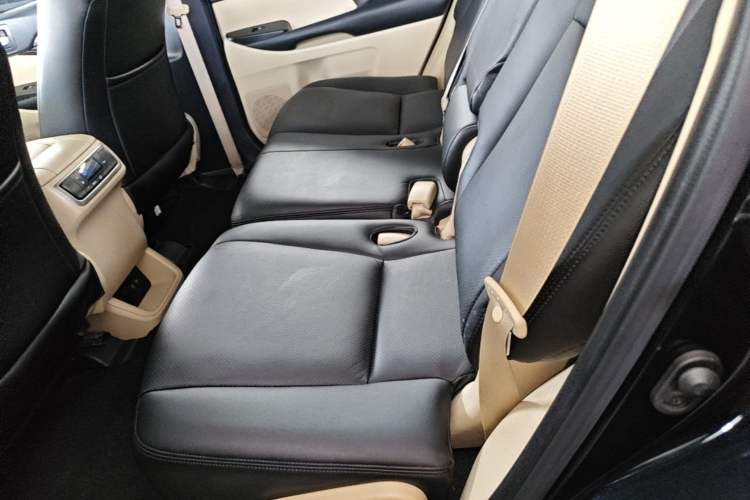 Used Toyota Highlander 2018 2.0T Two-Wheel Drive Elite Version 5 Seats China VI Standard Left Rear Seat