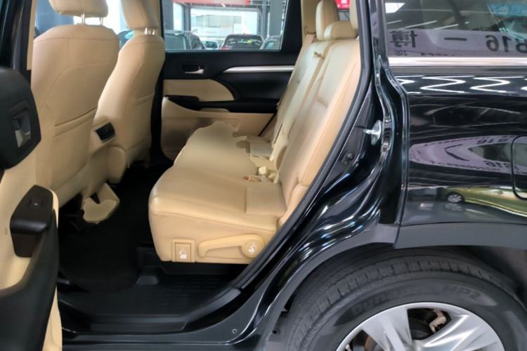 Used Toyota Highlander 2018 2.0T Four-Wheel Drive Luxury Version 7 Seats China VI Standard Left Rear Seat