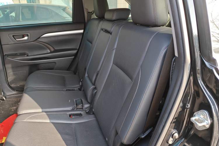 Used Toyota Highlander 2018 2.0T Four-Wheel Drive Prestige Version 7 Seats China VI Standard Left Rear Seat