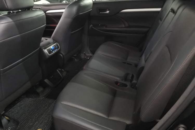 Used Toyota Highlander 2018 2.0T Four-Wheel Drive Luxury Edition 7 Seats China V Emission Standard Left Rear Seat