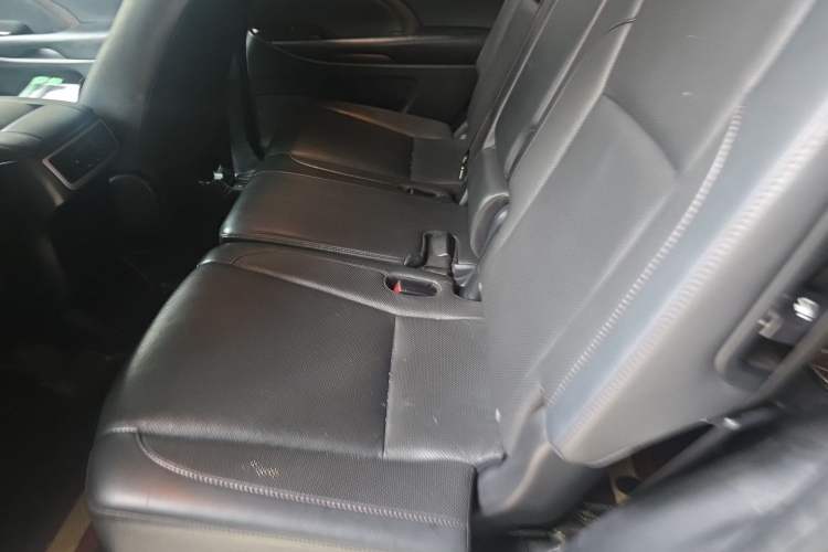 Used Toyota Highlander 2018 2.0T Four-Wheel Drive Luxury Version 7 Seats China VI Standard Left Rear Seat