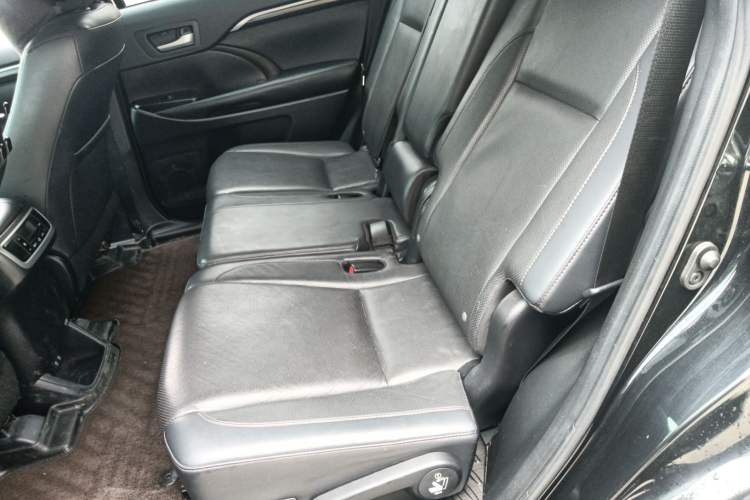 Used Toyota Highlander 2018 2.0T Four-Wheel Drive Luxury Version 7 Seats China VI Standard Left Rear Seat