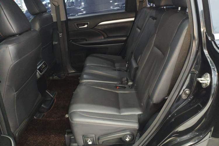 Used Toyota Highlander 2018 2.0T Four-Wheel Drive Prestige Version 7 Seats China V Emission Standard Left Rear Seat