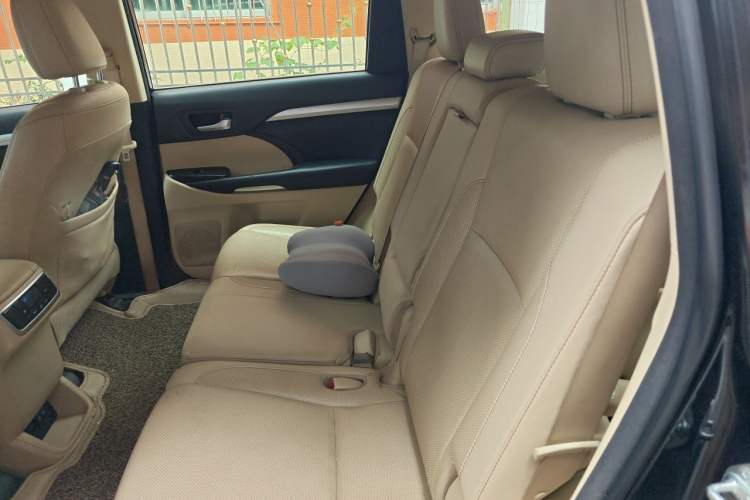 Used Toyota Highlander 2018 2.0T Four-Wheel Drive Prestige Version 7 Seats China V Emission Standard Left Rear Seat