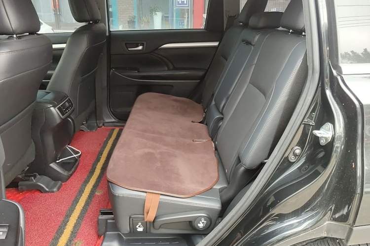 Used Toyota Highlander 2018 2.0T Four-Wheel Drive Luxury Edition 7 Seats China V Emission Standard Left Rear Seat