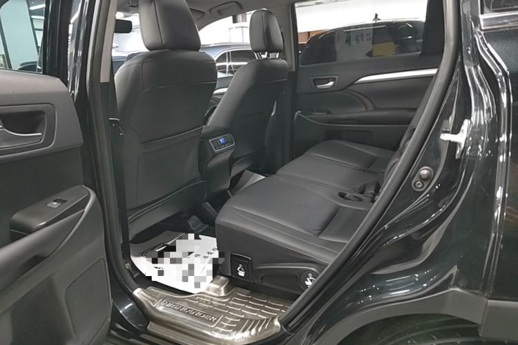Used Toyota Highlander 2018 2.0T Four-Wheel Drive Luxury Edition 7 Seats China V Emission Standard Left Rear Seat