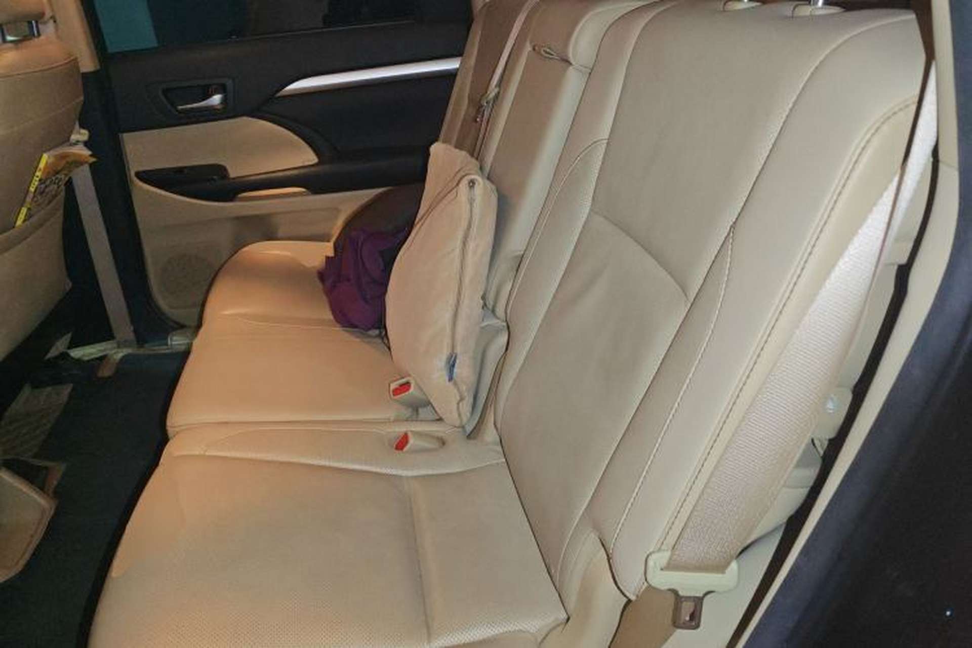 Used Toyota Highlander 2018 2.0T Four-Wheel Drive Prestige Version 7 Seats China V Emission Standard Left Rear Seat