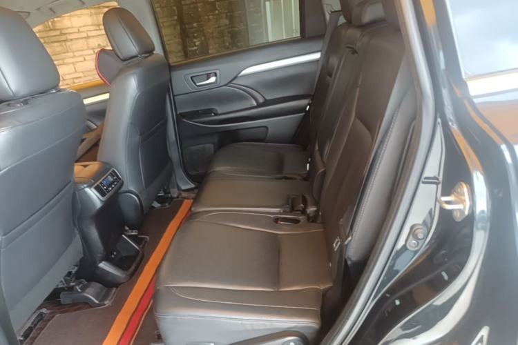 Used Toyota Highlander 2018 2.0T Four-Wheel Drive Luxury Version 7 Seats China VI Standard Left Rear Seat