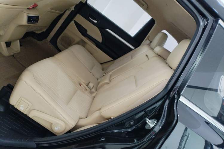 Used Toyota Highlander 2018 2.0T Four-Wheel Drive Elite Edition 7 Seats China V Standard Left Rear Seat