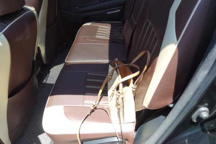 Used Toyota Highlander 2018 2.0T Four-Wheel Drive Luxury Edition 7 Seats China V Emission Standard Left Rear Seat