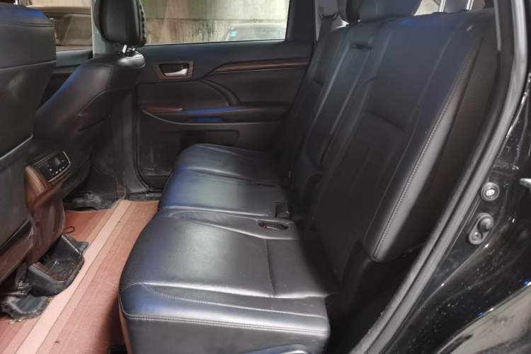 Used Toyota Highlander 2018 2.0T Two-Wheel Drive Prestige Edition 7 Seats China VI Standard Left Rear Seat