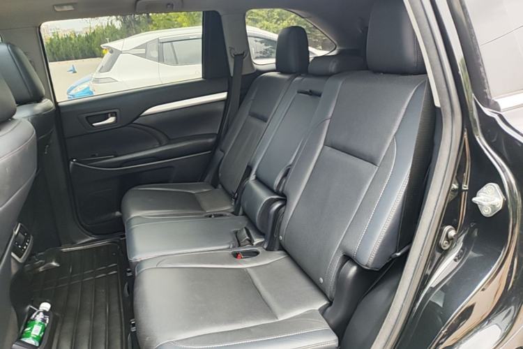 Used Toyota Highlander 2018 2.0T Two-Wheel Drive Luxury Edition 7 Seats China VI Standard Left Rear Seat