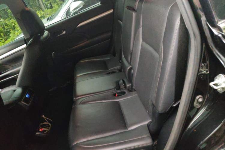 Used Toyota Highlander 2018 2.0T Four-Wheel Drive Prestige Version 7 Seats China V Emission Standard Left Rear Seat