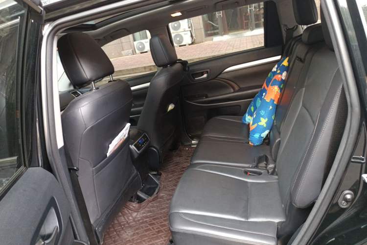Used Toyota Highlander 2018 2.0T Four-Wheel Drive Luxury Edition 7 Seats China V Emission Standard Left Rear Seat