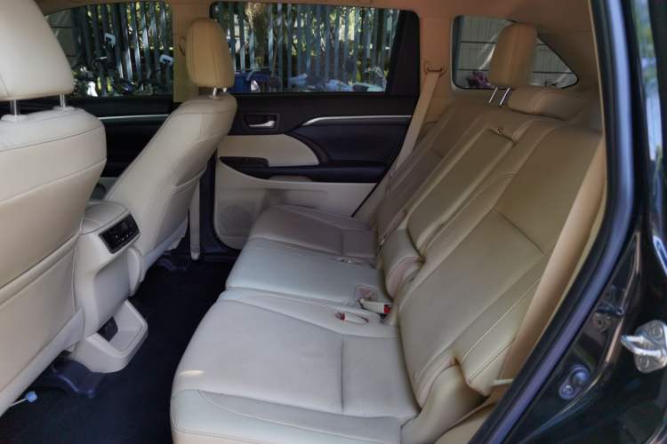 Used Toyota Highlander 2018 2.0T Four-Wheel Drive Luxury Version 7 Seats China VI Standard Left Rear Seat