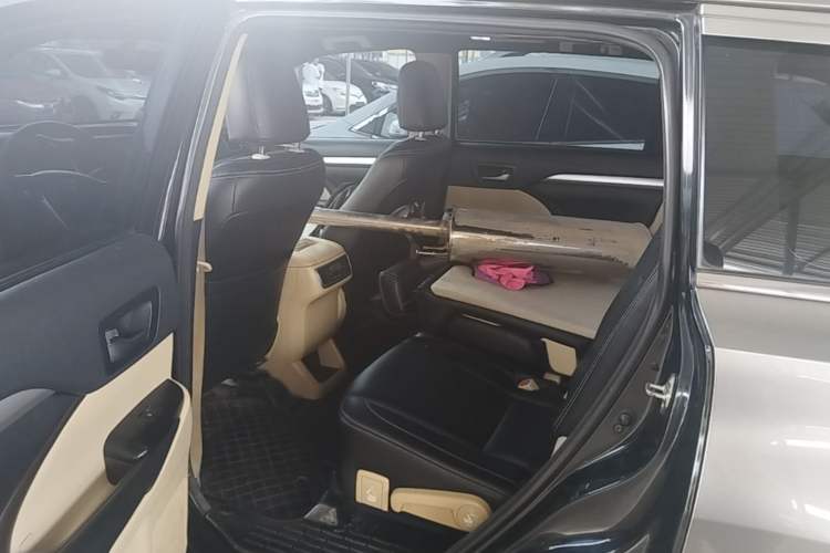 Used Toyota Highlander 2018 2.0T Four-Wheel Drive Elite Edition 7 Seats China V Standard Left Rear Seat