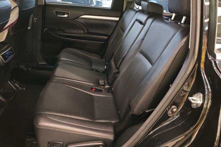 Used Toyota Highlander 2018 2.0T Four-Wheel Drive Luxury Edition 7 Seats China V Emission Standard Left Rear Seat