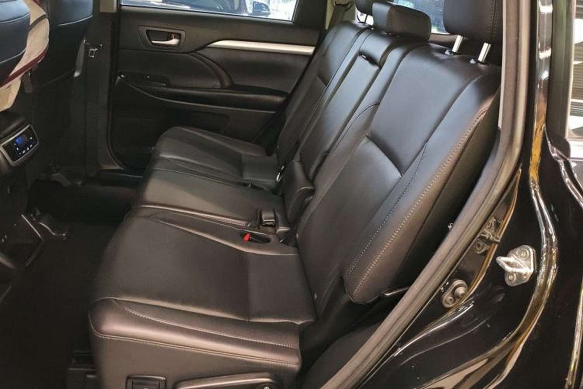 Used Toyota Highlander 2018 2.0T Four-Wheel Drive Luxury Edition 7 Seats China V Emission Standard Left Rear Seat