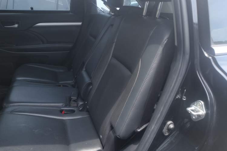 Used Toyota Highlander 2018 2.0T Four-Wheel Drive Luxury Version 7 Seats China VI Standard Left Rear Seat