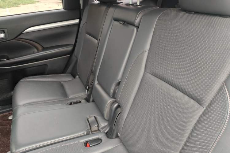 Used Toyota Highlander 2018 2.0T Four-Wheel Drive Luxury Version 7 Seats China VI Standard Left Rear Seat