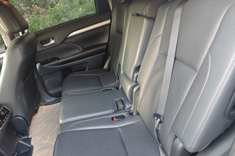 Used Toyota Highlander 2018 2.0T Four-Wheel Drive Luxury Version 7 Seats China VI Standard Left Rear Seat