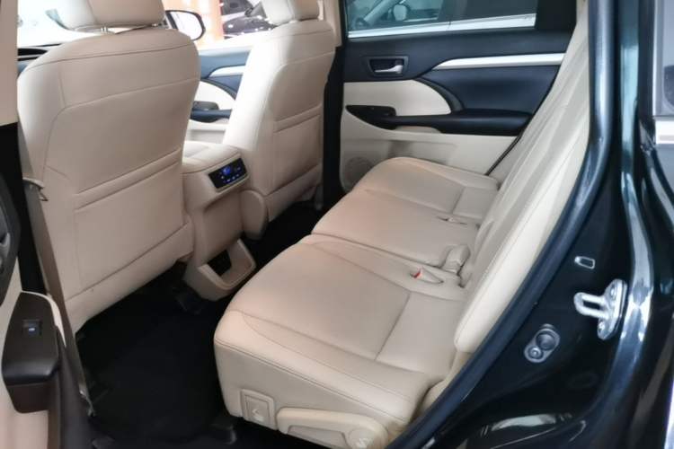 Used Toyota Highlander 2018 2.0T Four-Wheel Drive Prestige Version 7 Seats China VI Standard Left Rear Seat
