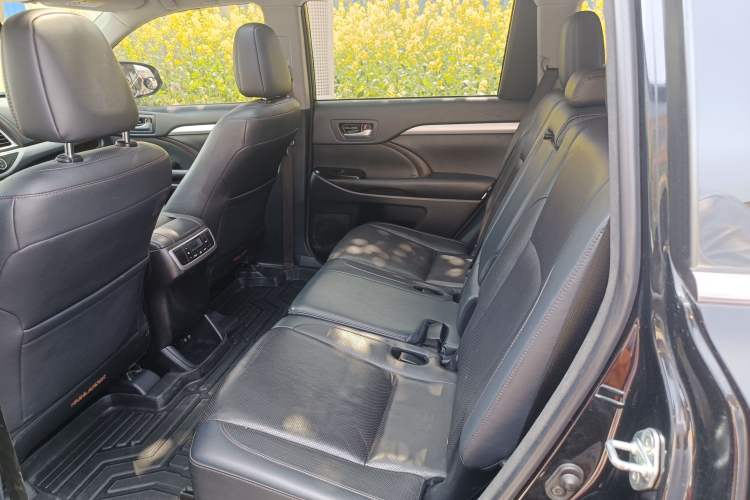 Used Toyota Highlander 2018 2.0T Four-Wheel Drive Luxury Edition 7 Seats China V Emission Standard Left Rear Seat