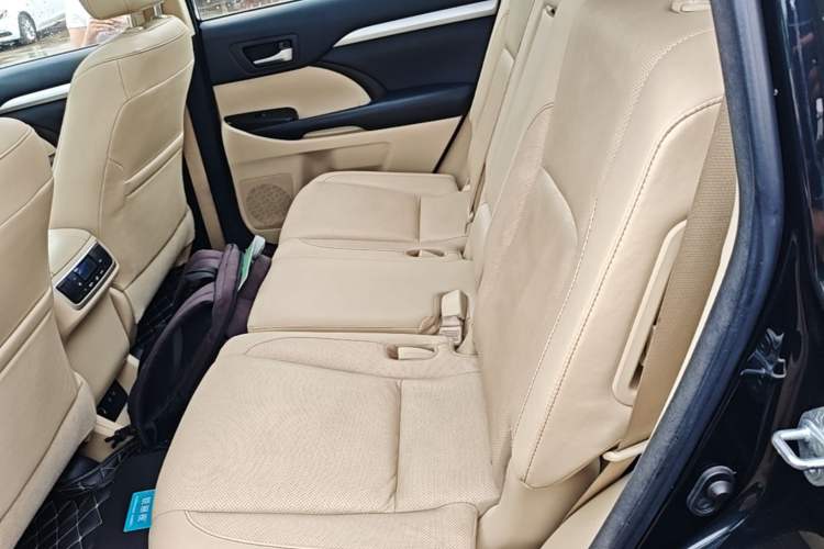 Used Toyota Highlander 2018 2.0T Four-Wheel Drive Luxury Edition 7 Seats China V Emission Standard Left Rear Seat