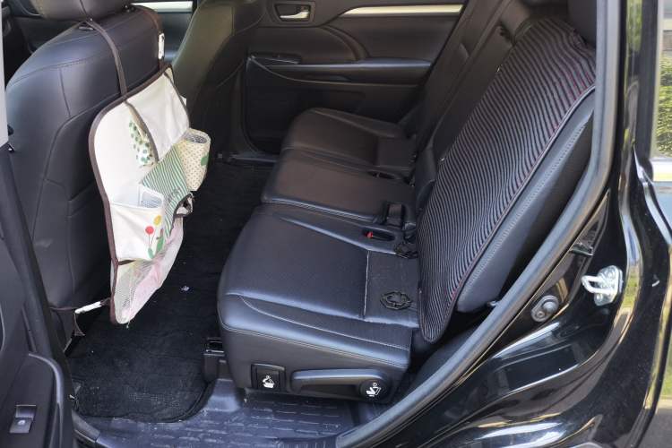 Used Toyota Highlander 2018 2.0T Four-Wheel Drive Luxury Edition 7 Seats China V Emission Standard Left Rear Seat