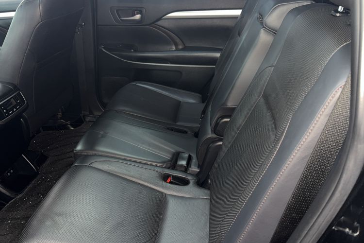 Used Toyota Highlander 2018 2.0T Four-Wheel Drive Luxury Version 7 Seats China VI Standard Left Rear Seat