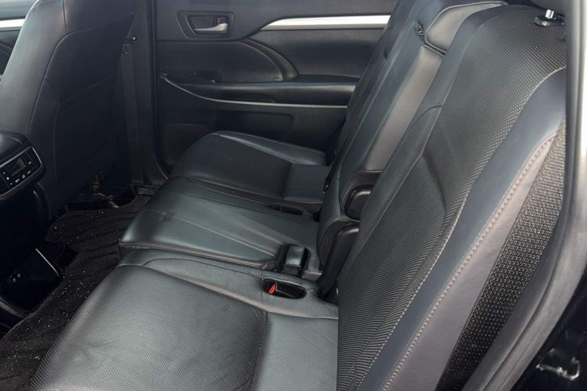 Used Toyota Highlander 2018 2.0T Four-Wheel Drive Luxury Version 7 Seats China VI Standard Left Rear Seat