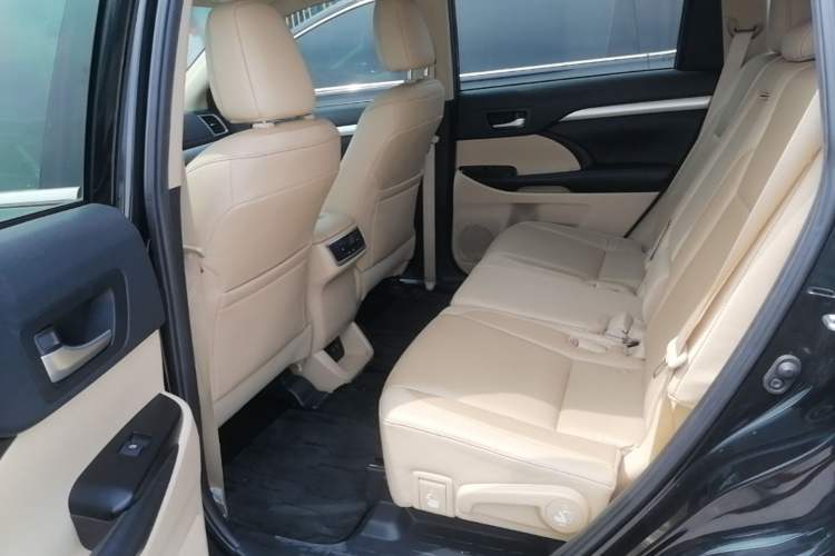 Used Toyota Highlander 2018 2.0T Four-Wheel Drive Elite Edition 7 Seats China VI Standard Left Rear Seat