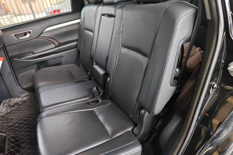 Used Toyota Highlander 2018 2.0T Two-Wheel-Drive Luxury Edition 7 Seats Emission Standard China V Left Rear Seat