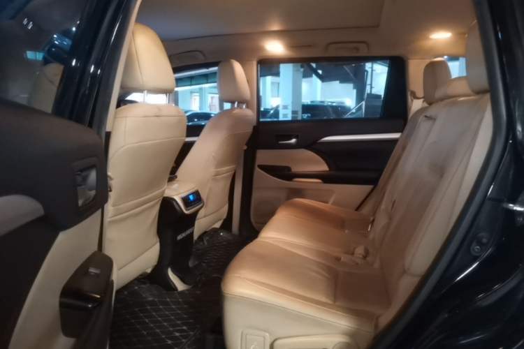 Used Toyota Highlander 2018 2.0T Four-Wheel Drive Luxury Version 7 Seats China VI Standard Left Rear Seat