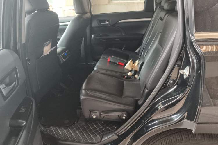 Used Toyota Highlander 2018 2.0T Four-Wheel Drive Luxury Edition 7 Seats China V Emission Standard Left Rear Seat
