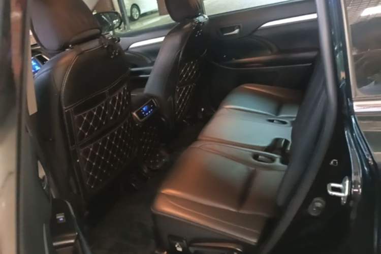 Used Toyota Highlander 2018 2.0T Four-Wheel Drive Luxury Version 7 Seats China VI Standard Left Rear Seat