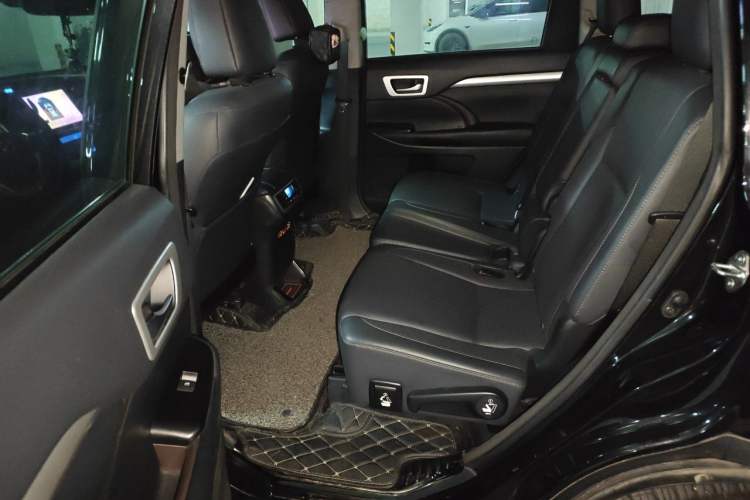 Used Toyota Highlander 2018 2.0T Four-Wheel Drive Luxury Edition 7 Seats China V Emission Standard Left Rear Seat